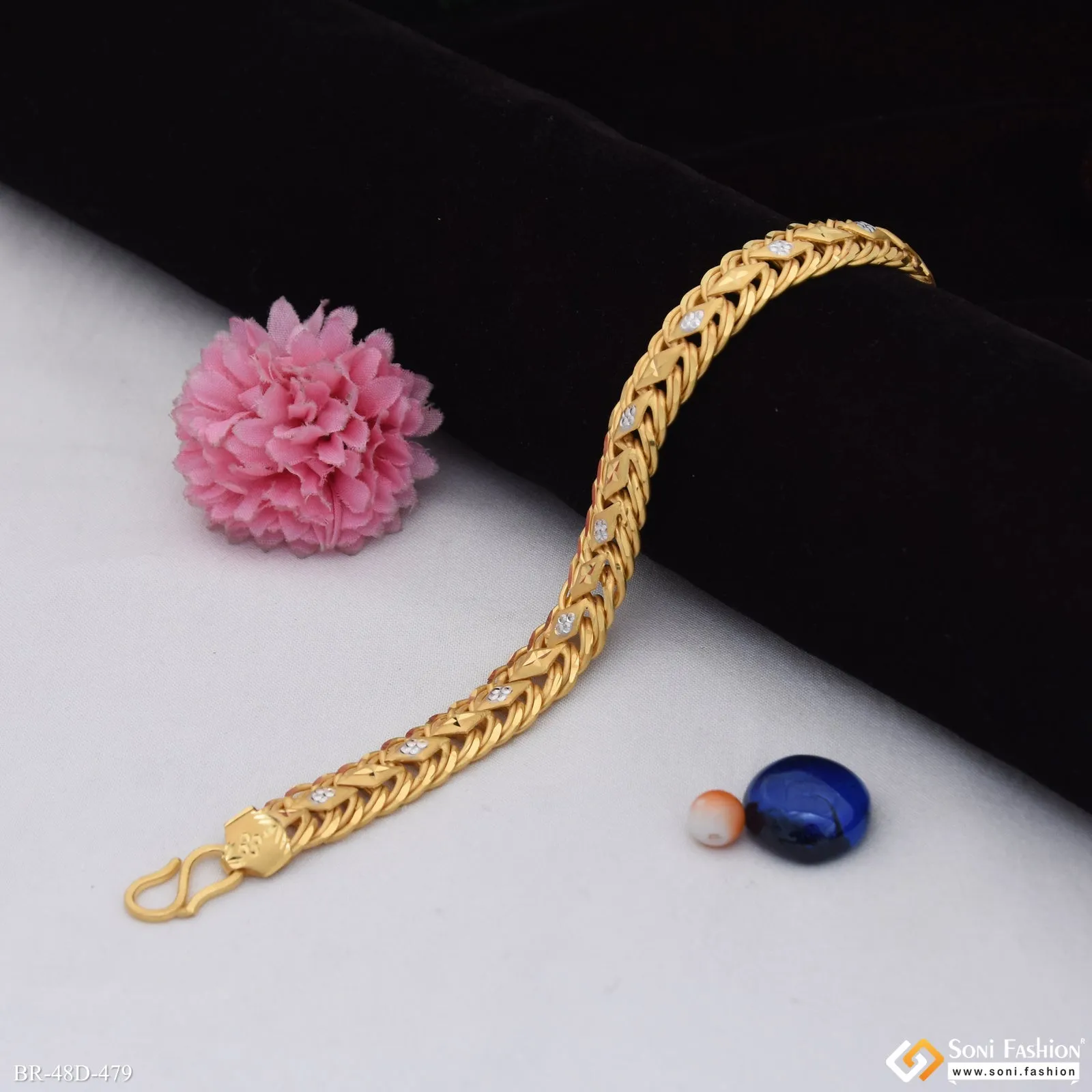1 Gram Gold Plated Glittering Design Link Bracelet for Men - Style D479