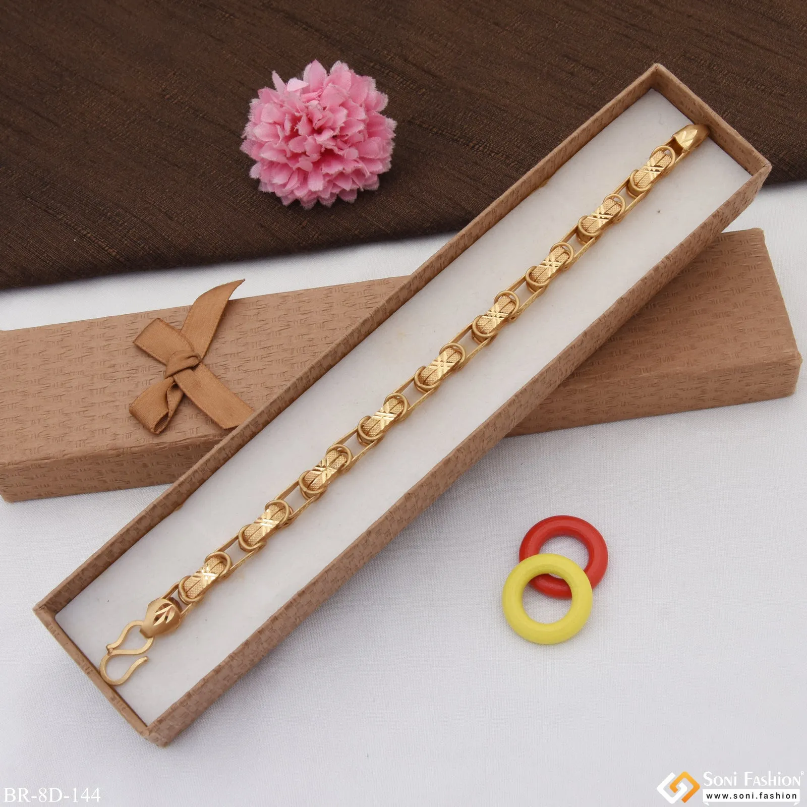 Casual Design Premium-Grade Quality Gold Plated Bracelet for Men - Style D144