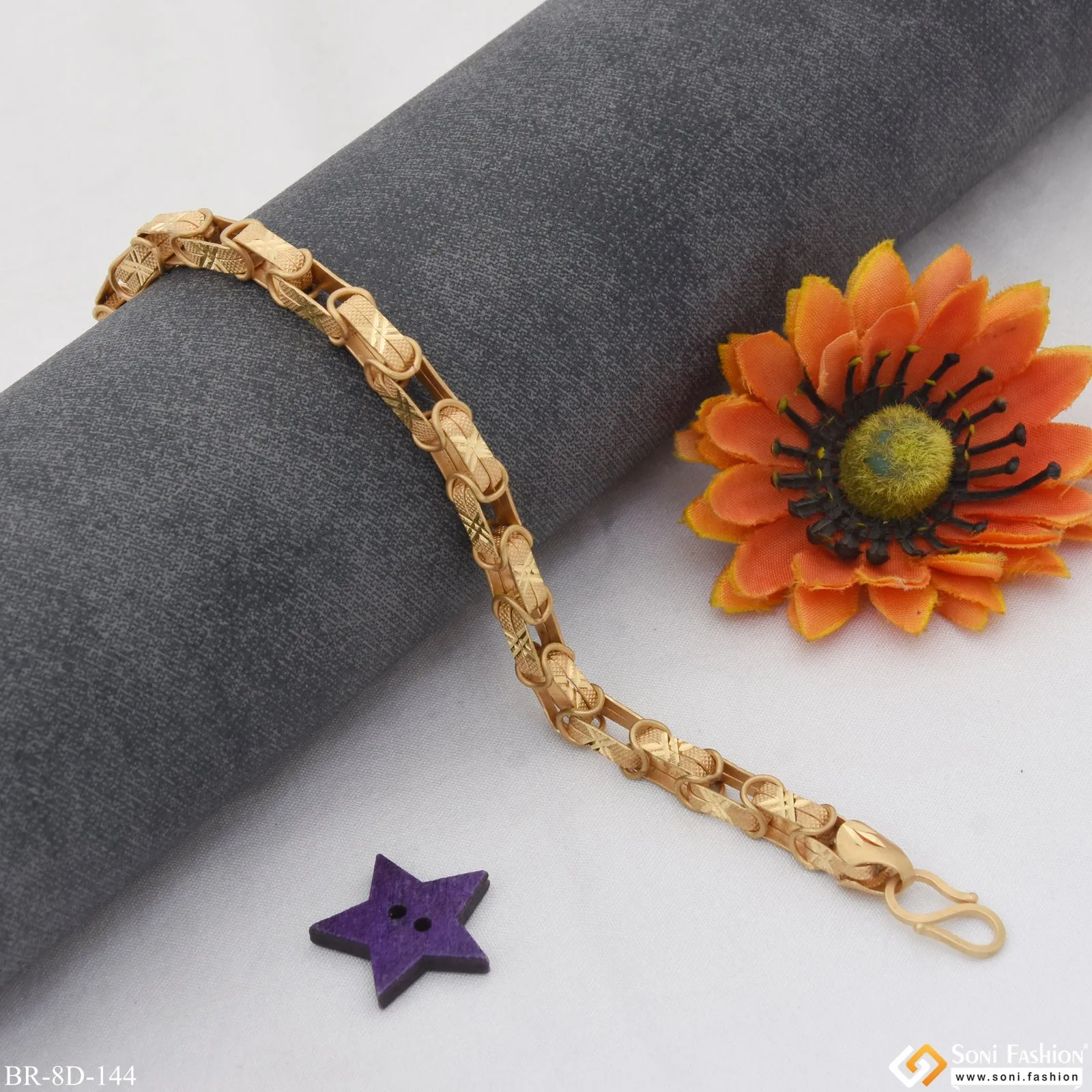 Casual Design Premium-Grade Quality Gold Plated Bracelet for Men - Style D144