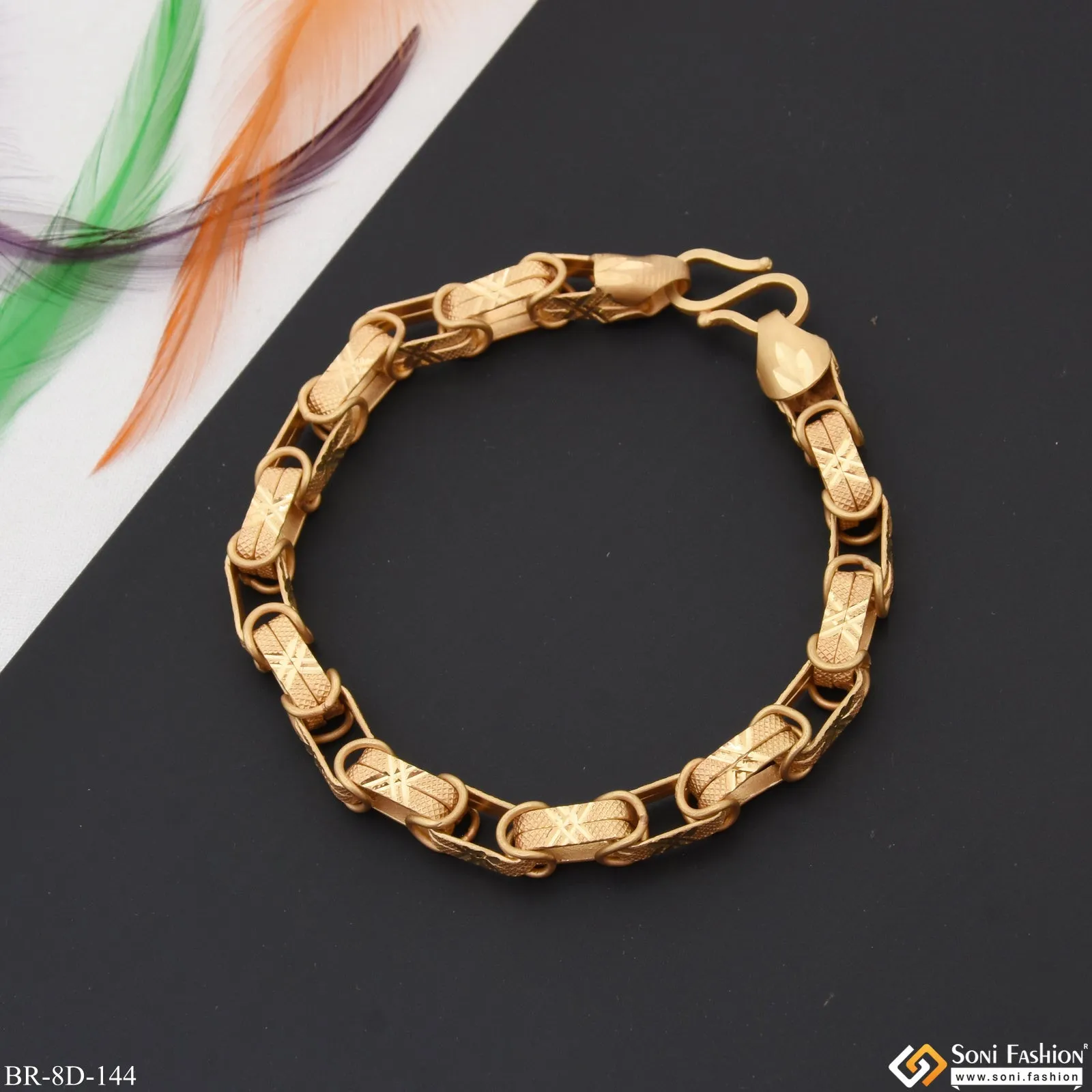 Casual Design Premium-Grade Quality Gold Plated Bracelet for Men - Style D144