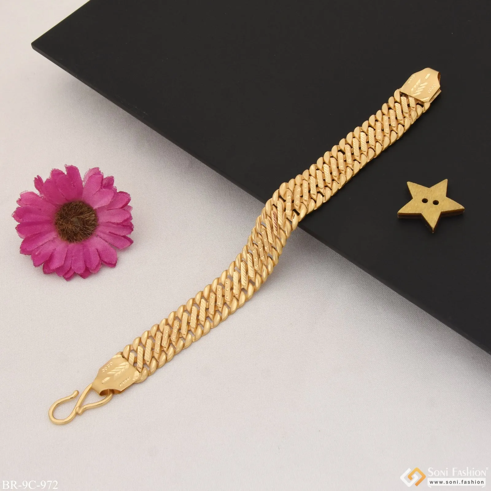 Classic Design Superior Quality Gold Plated Pokal Bracelet for Men - Style C972