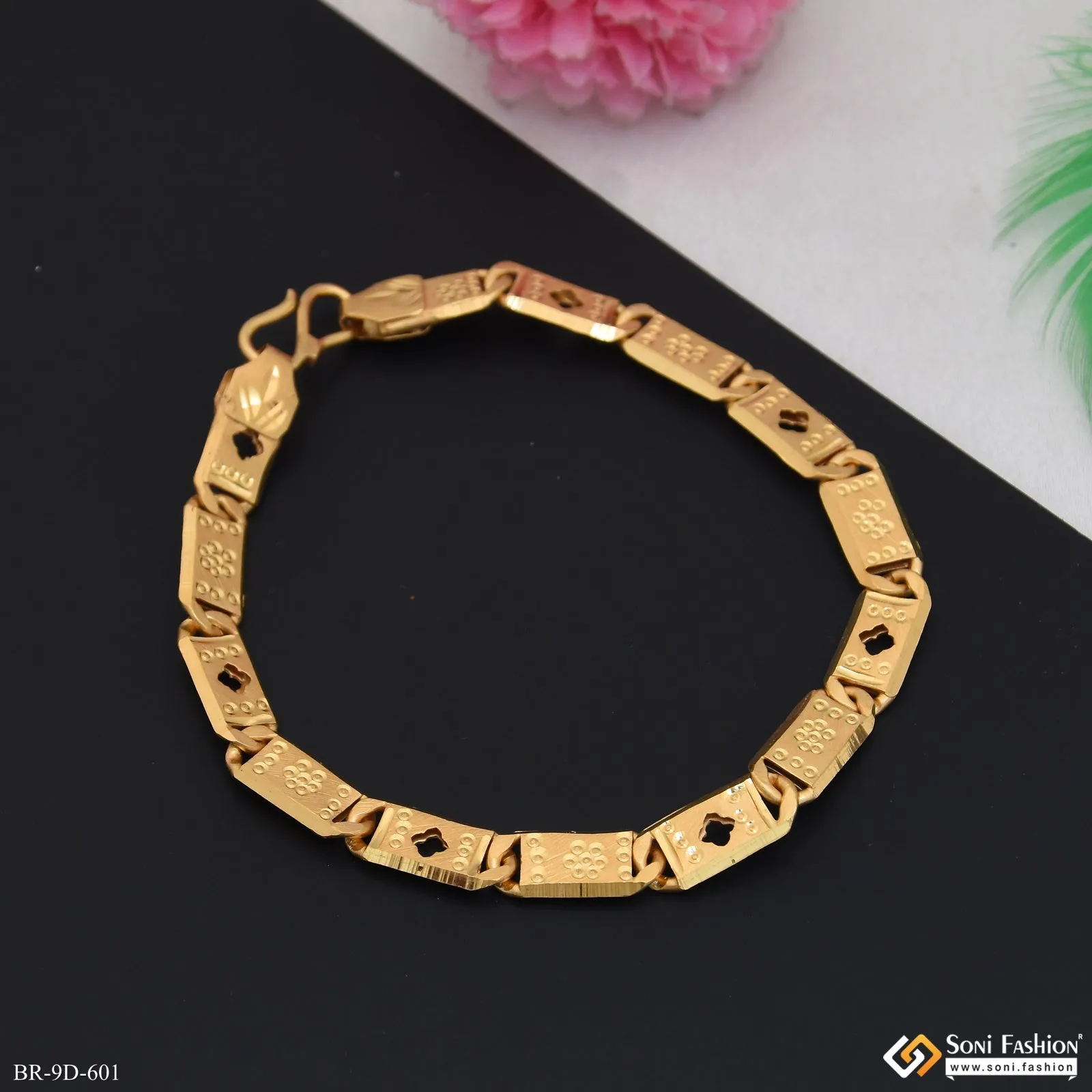 Excellent Design Gold Plated Nawabi Bracelet for Men - Style D601
