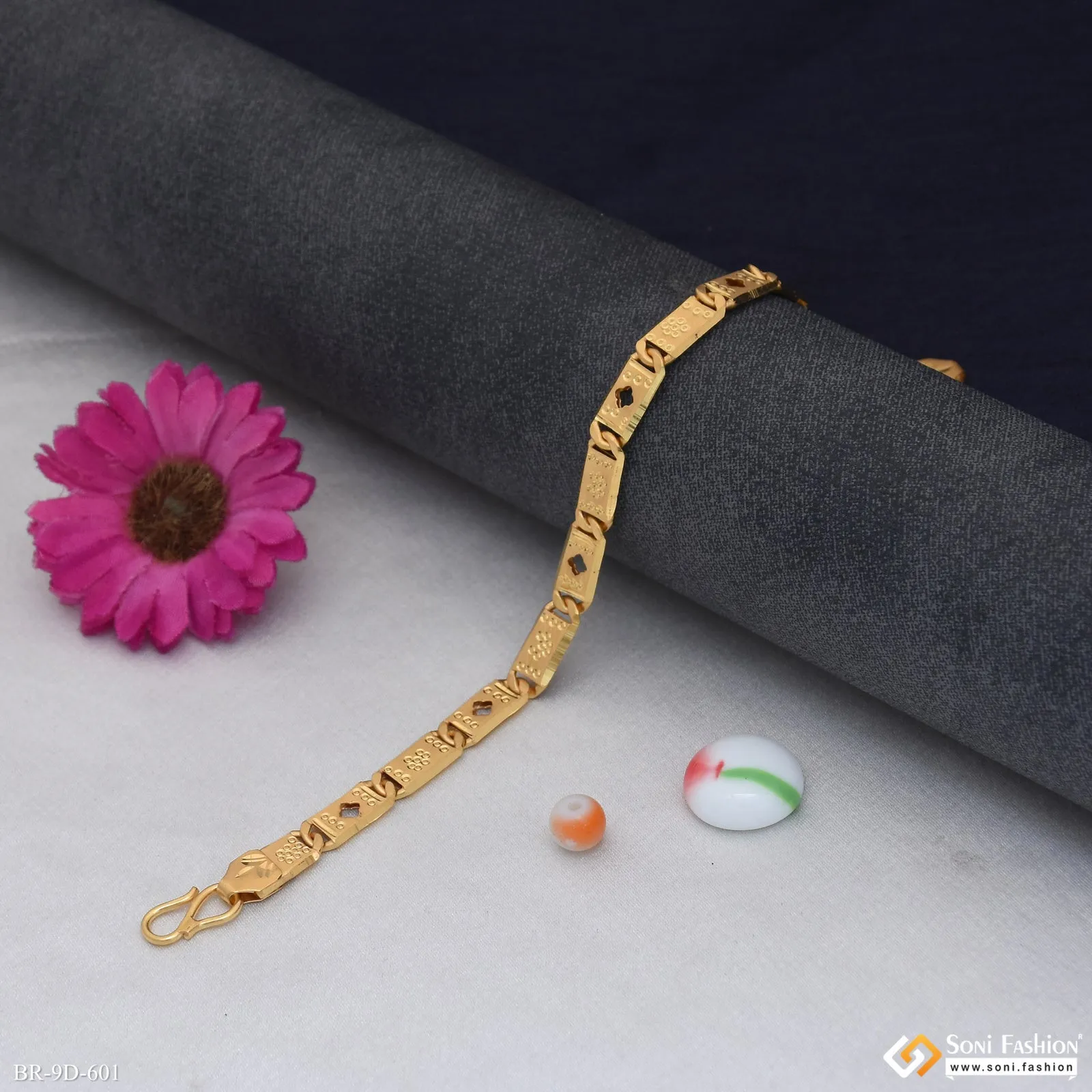 Excellent Design Gold Plated Nawabi Bracelet for Men - Style D601