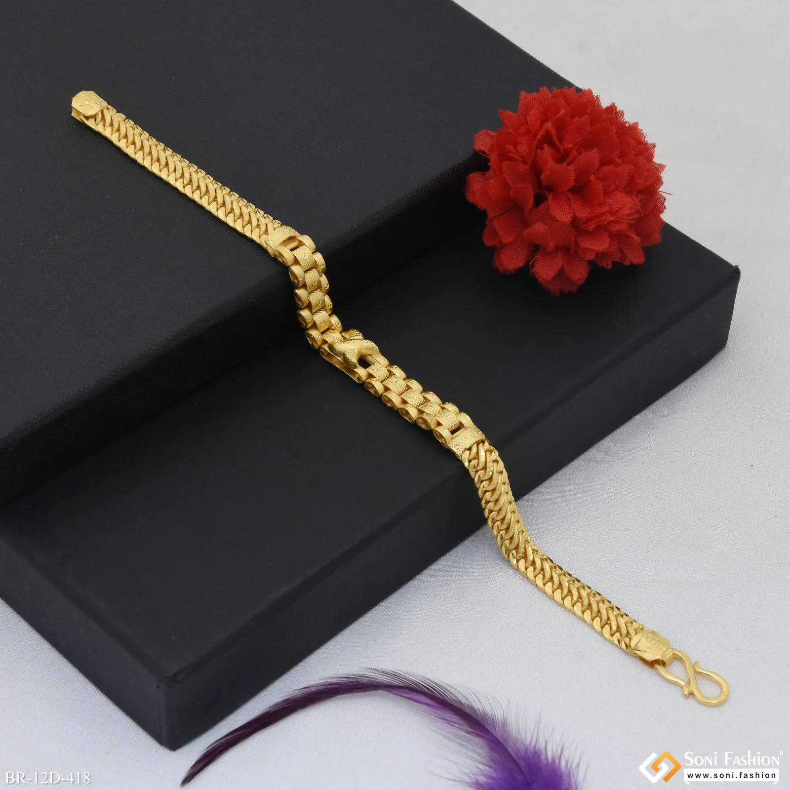 Fabulous Design Gold Plated Box Bracelet for Men - Style D418