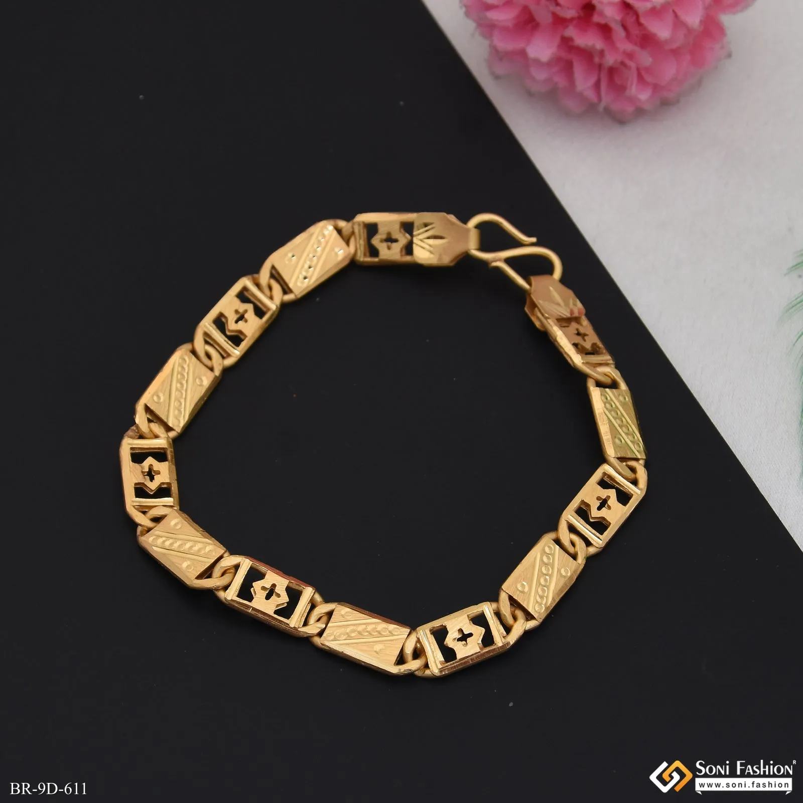 Glamorous Design Gold Plated Nawabi Bracelet for Men - Style D611