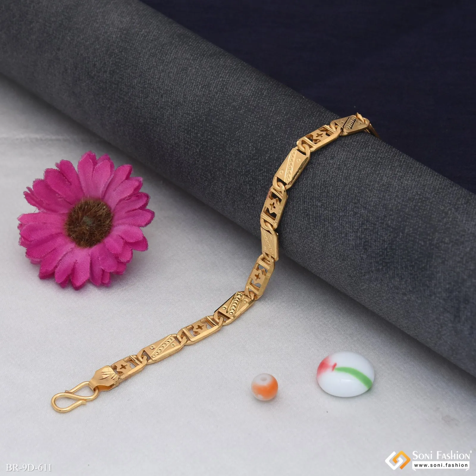 Glamorous Design Gold Plated Nawabi Bracelet for Men - Style D611