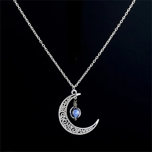 Hot Moon Glowing Necklace