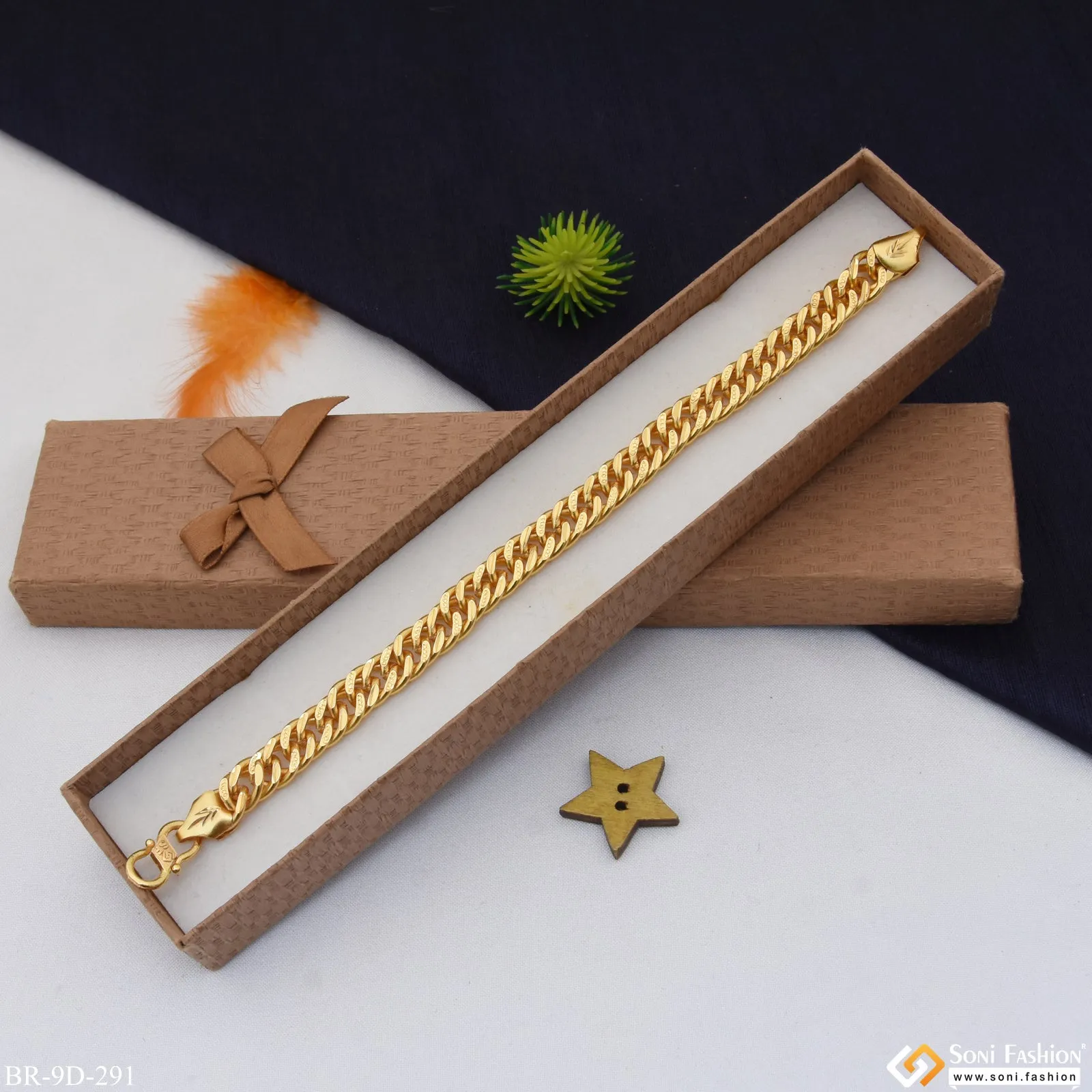 Link Excellent Design Gold Plated Bracelet for Men - Style D291