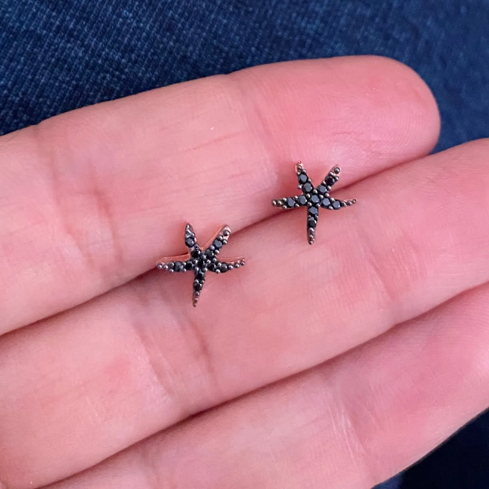 Star shaped stud with zircon stones