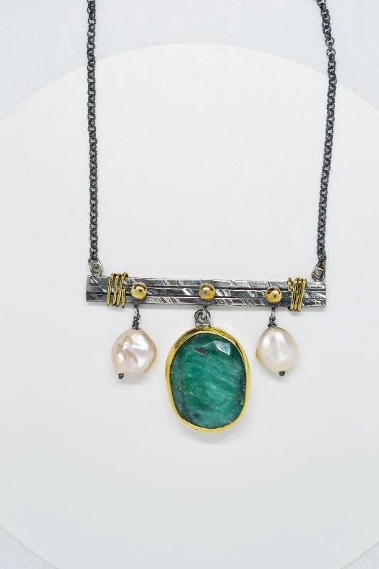 Water Pearls Emerald Bar Necklace