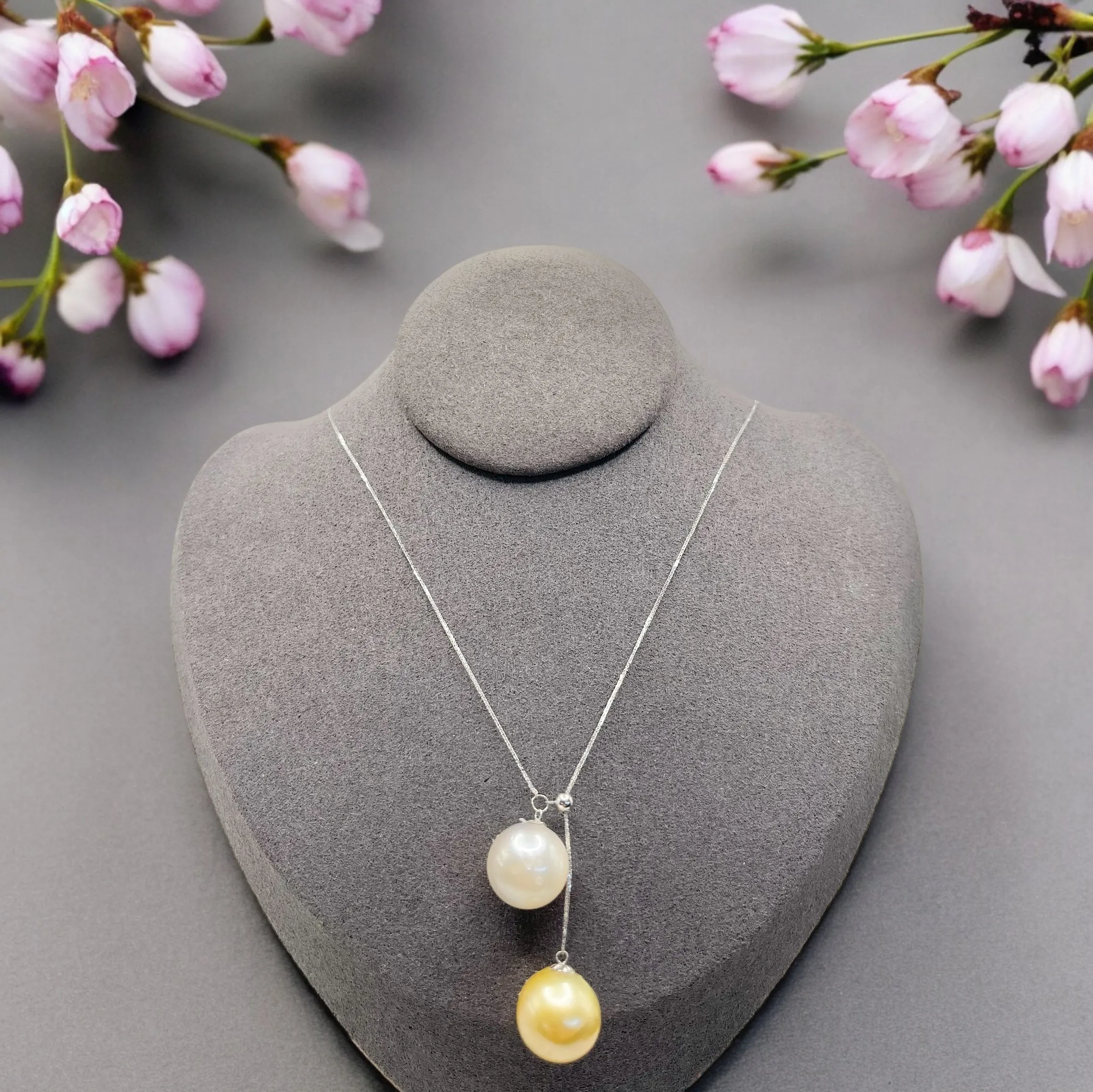 WHITE AND GOLD SOUTH SEA PEARL NECKLACE