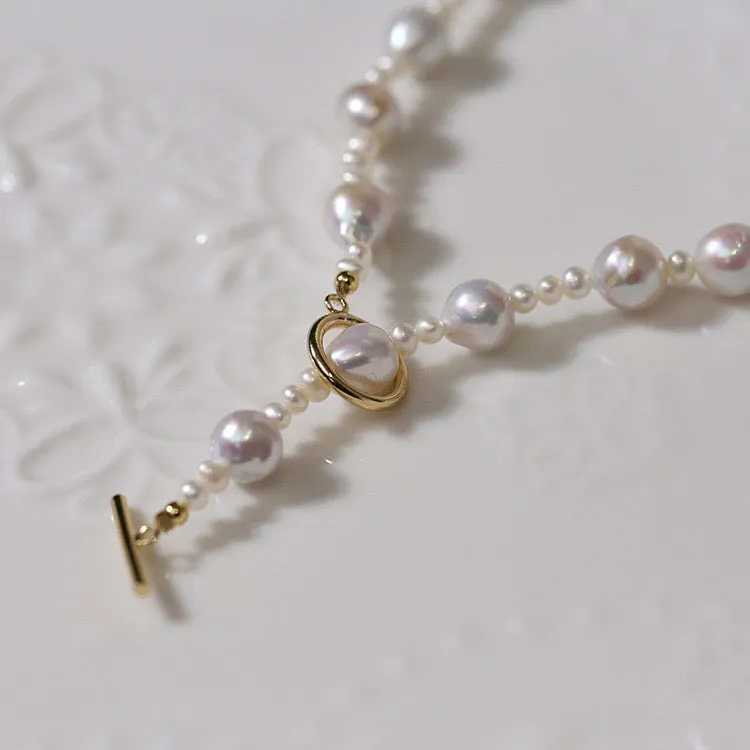 White Bold Baroque Pearl Pendant Necklace