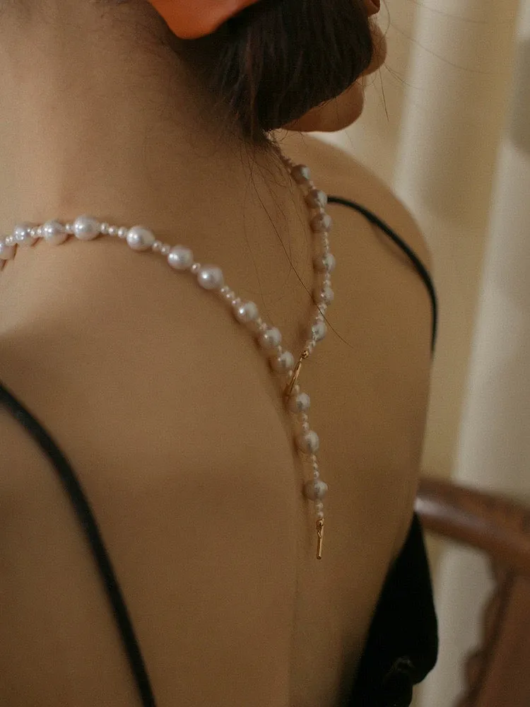 White Bold Baroque Pearl Pendant Necklace